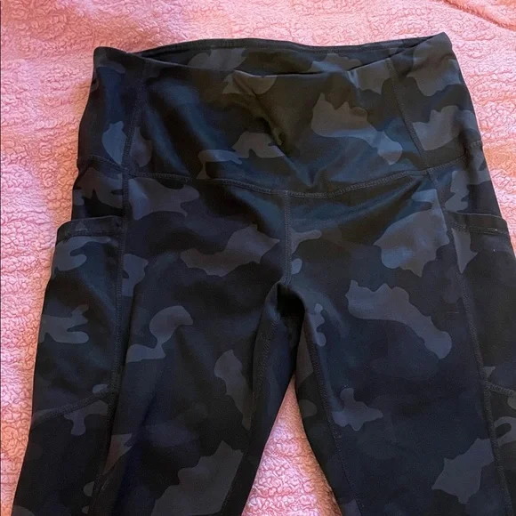 EUC Yogalicious Lux Charcoal Camouflage Leggings - Picture 4 of 4